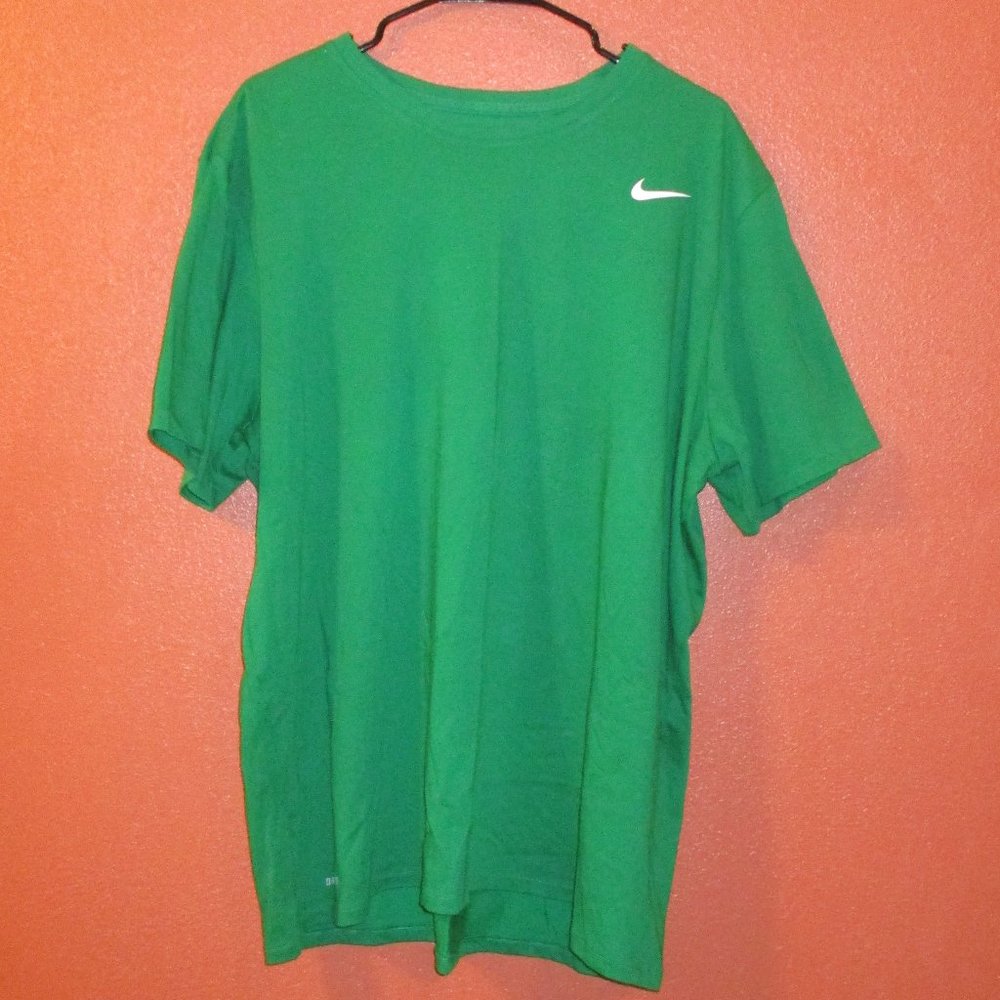 Nike Shirt Men XX Large Green White Swoosh Chest Outdoors Short Sleeve Shirt